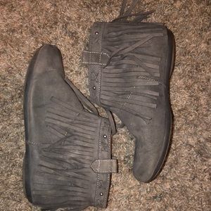 Rampage girls size 4 suede boots with fringes